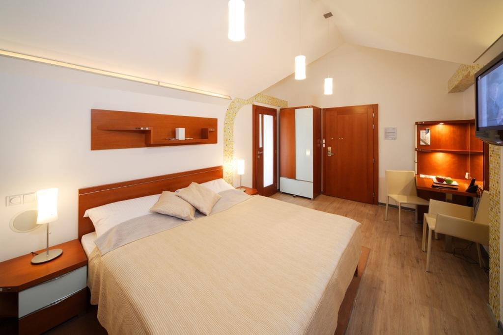 Hotel Enchanté Eperjes Kültér fotó